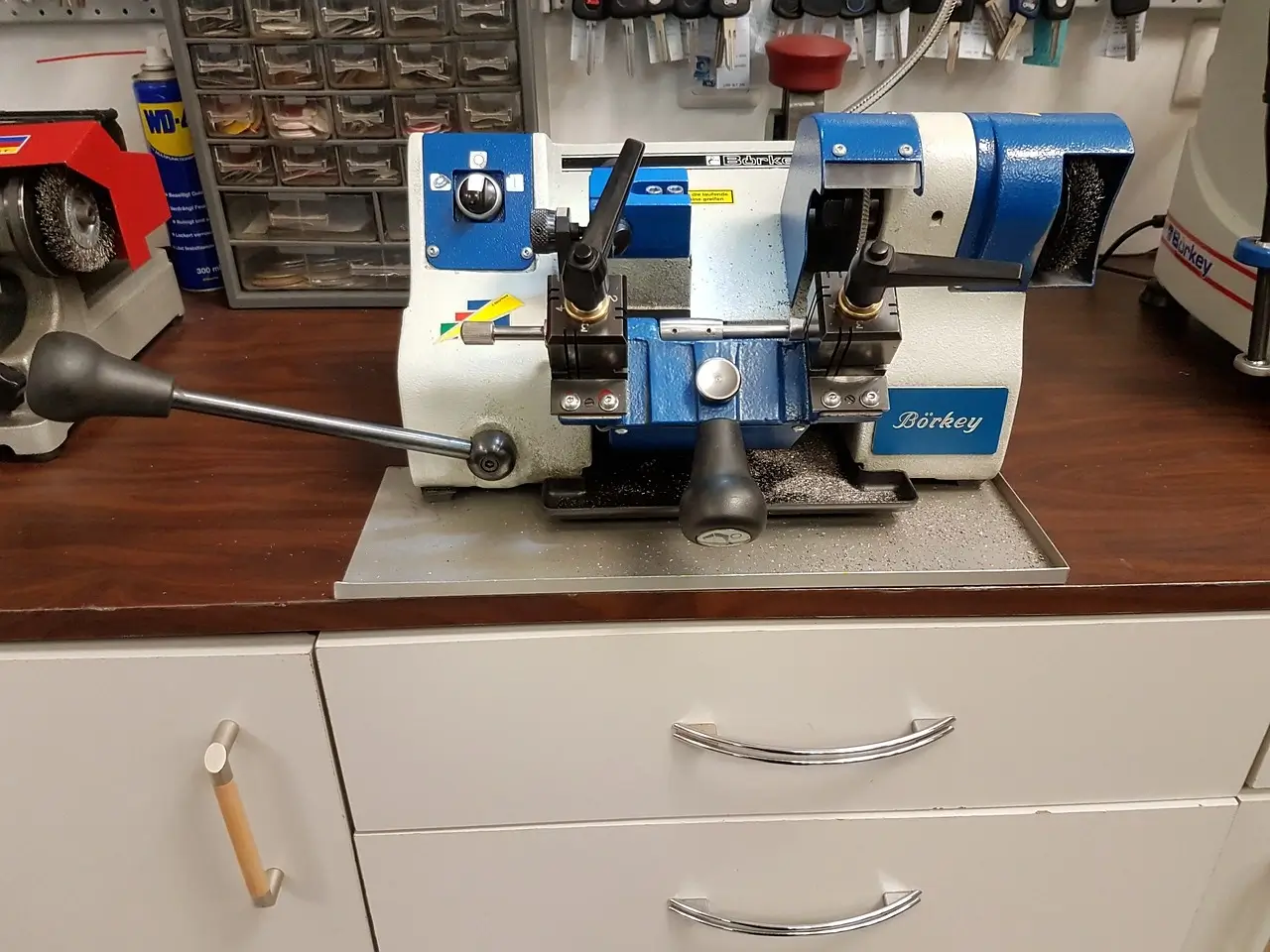 Car key cutting machine for replacement vehicle keys